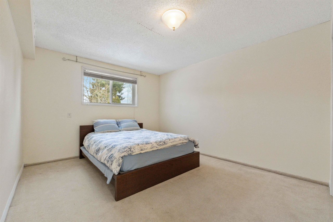15774 96 Ave