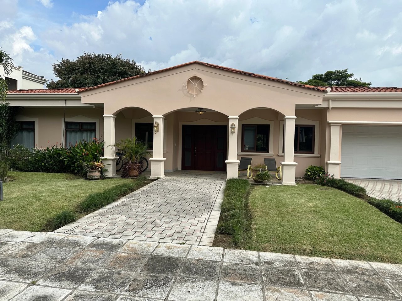 Single Level Golf Residence, Santa Ana, San Jose