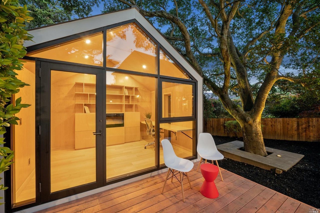 2 Cedarwood Ln