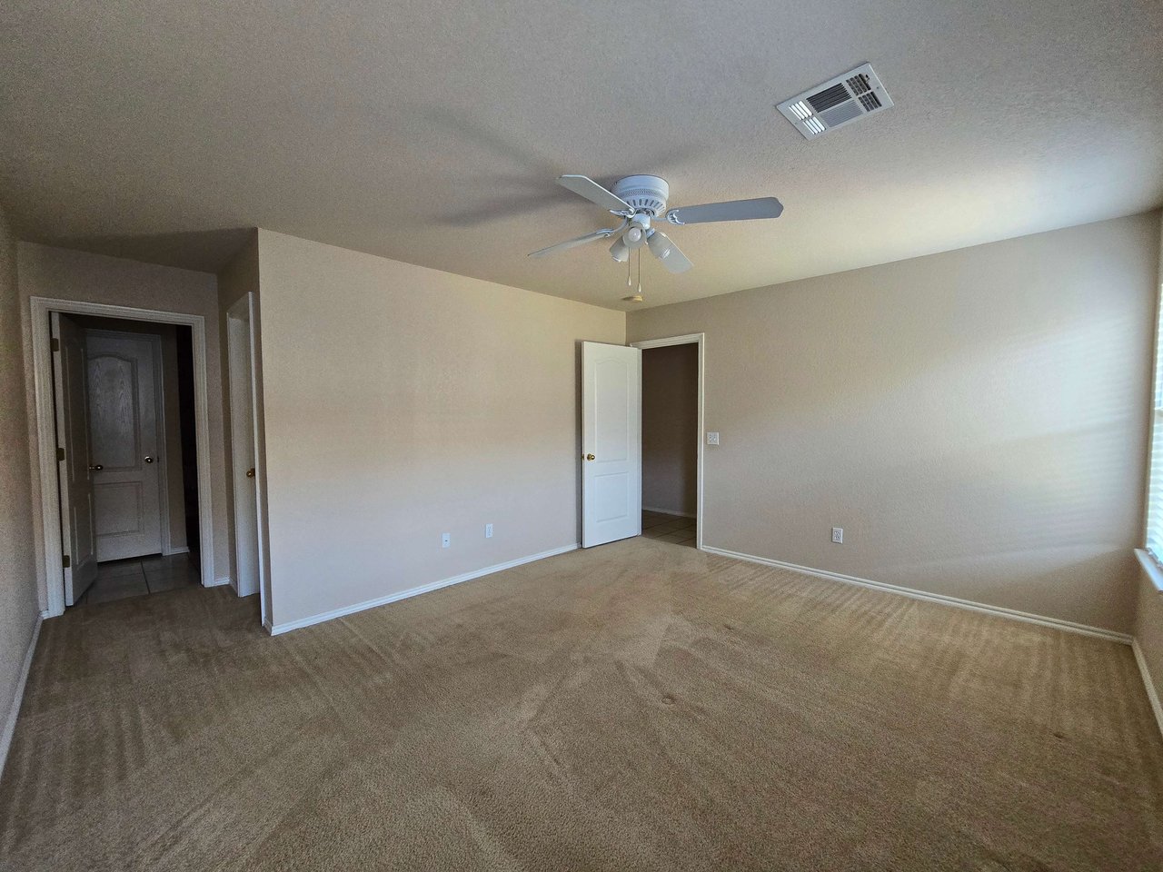 $500 toward first month's rent if leased by October! 1240 Kingston Road