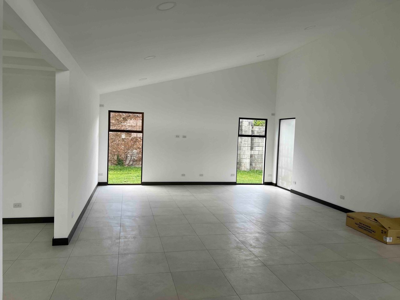 Minimalist Inner Patio Home, Curridabat, San Jose