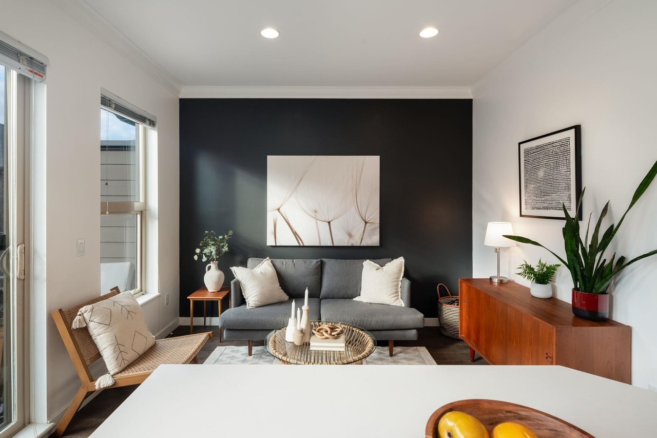 10-308 E 14th St