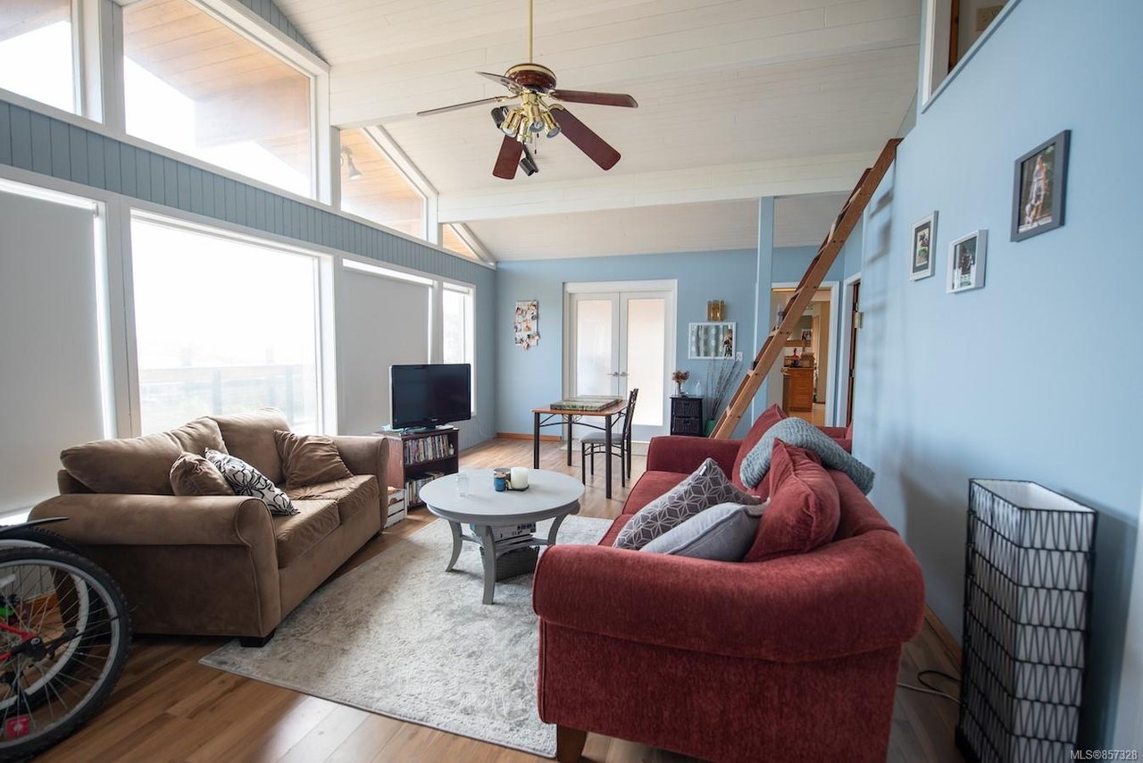 7081 Central Saanich Rd