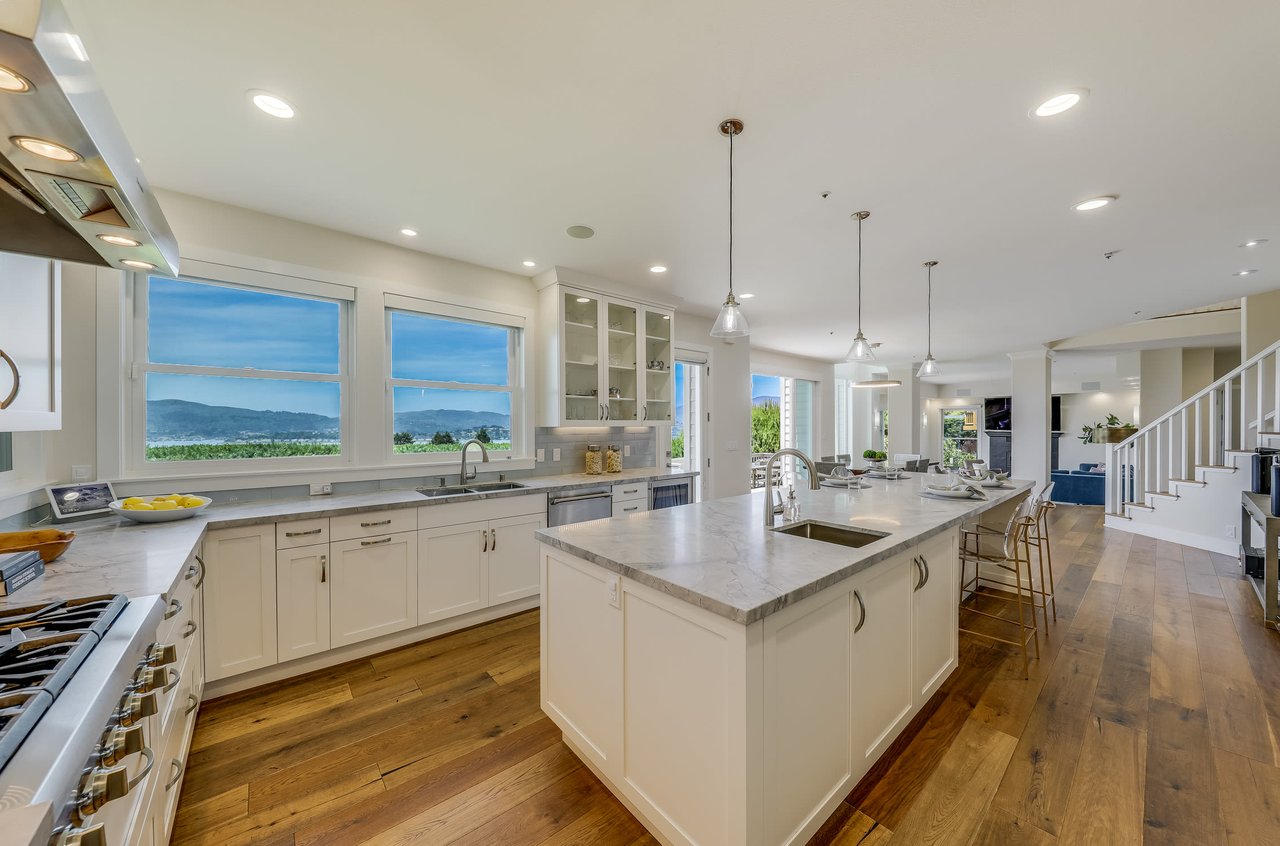 6 Mira Flores Lane