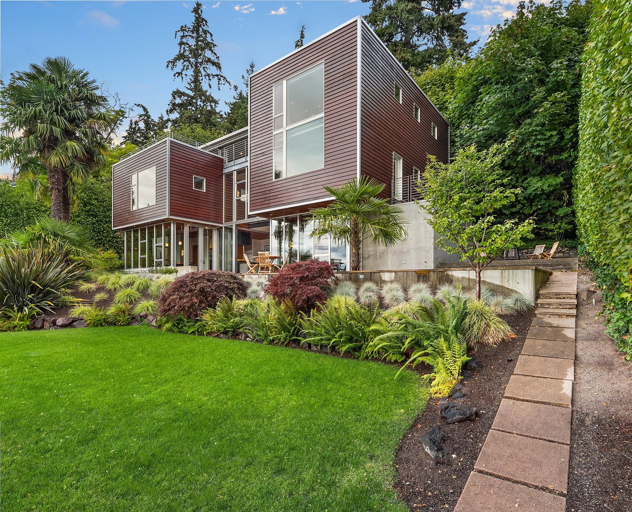 A Prized Residence on Mercer Island