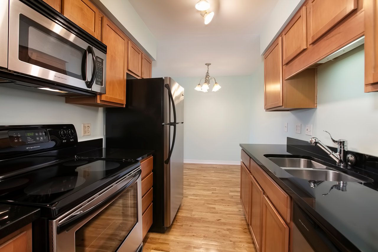 Top Floor Condo in Linden Hills!