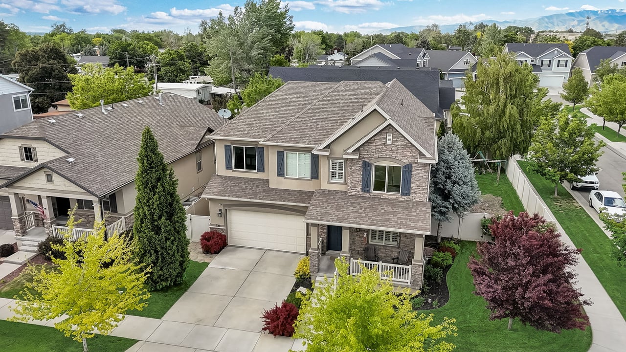 539 E Fireice Rose Ln