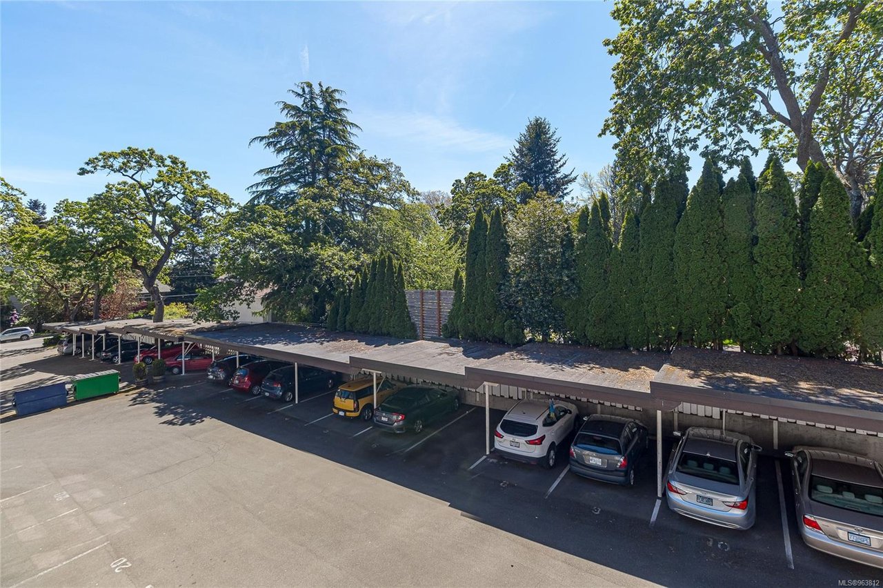 304-1665 Oak Bay Ave