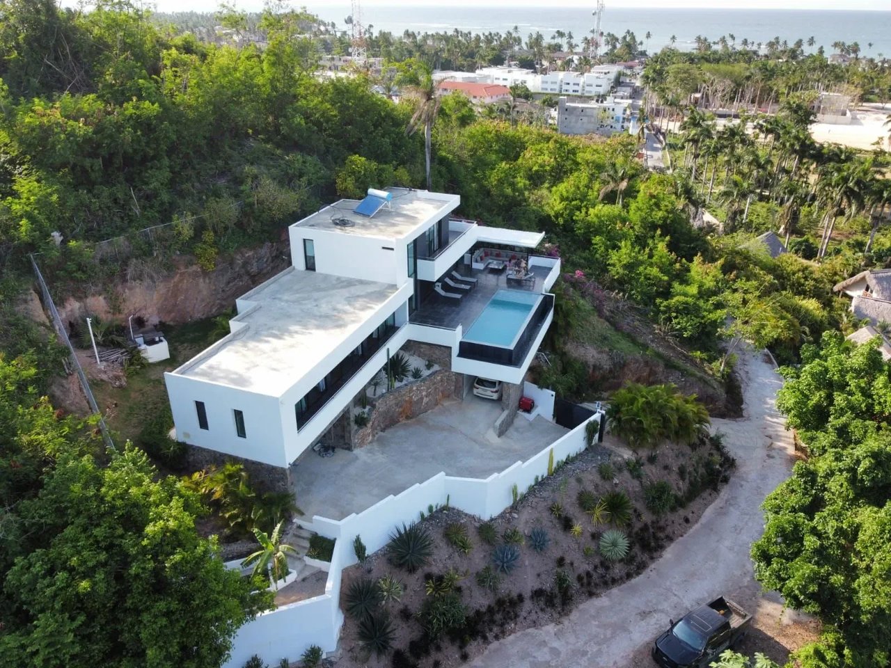 Paradise Found: Exquisite Luxury Ocean View Villa in the Dominican Republic