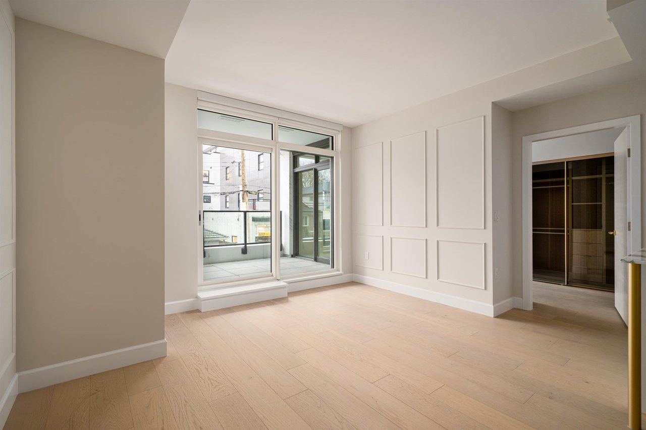 203-3668 W 10th Ave