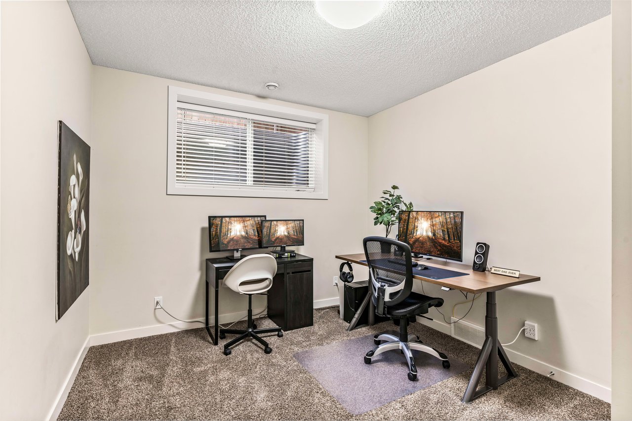 208 Mahogany Bay SE