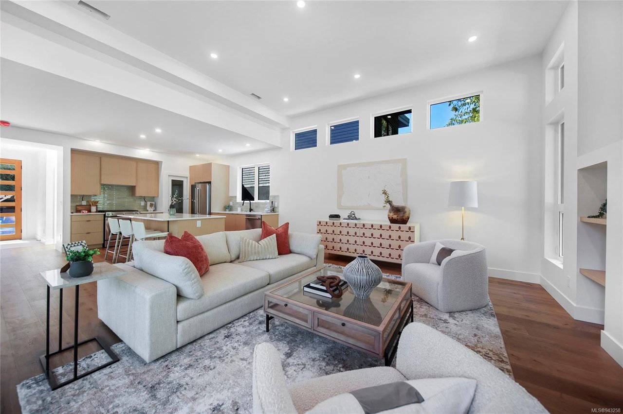 3905 Olympian Wy