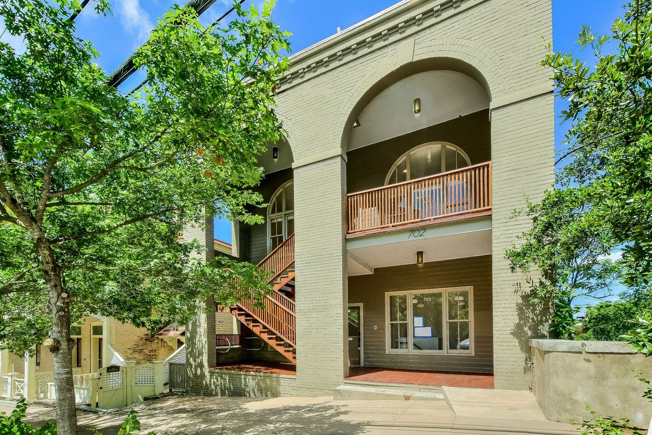 702 San Antonio