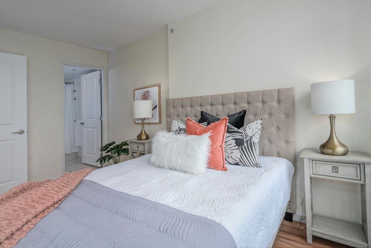 1302-183 Keefer Pl