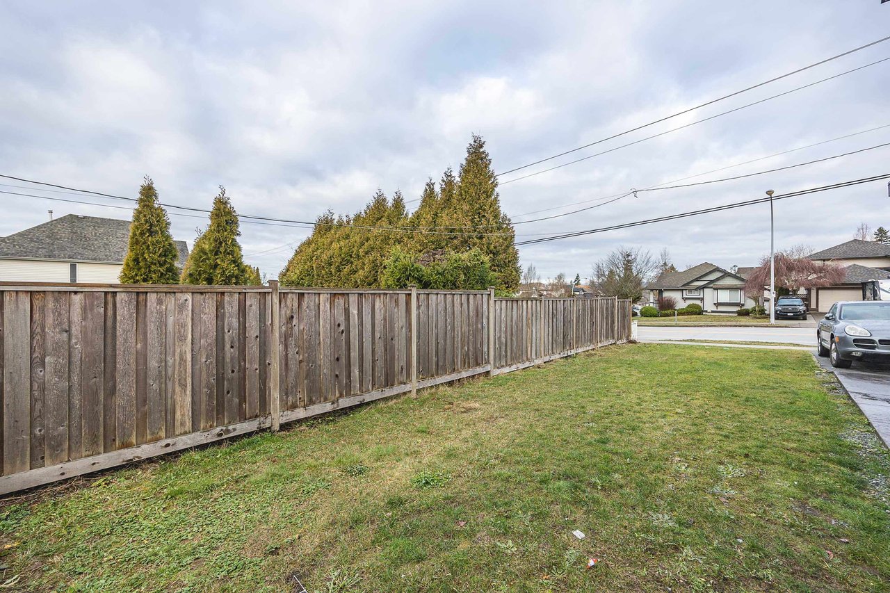 18310 68 Ave