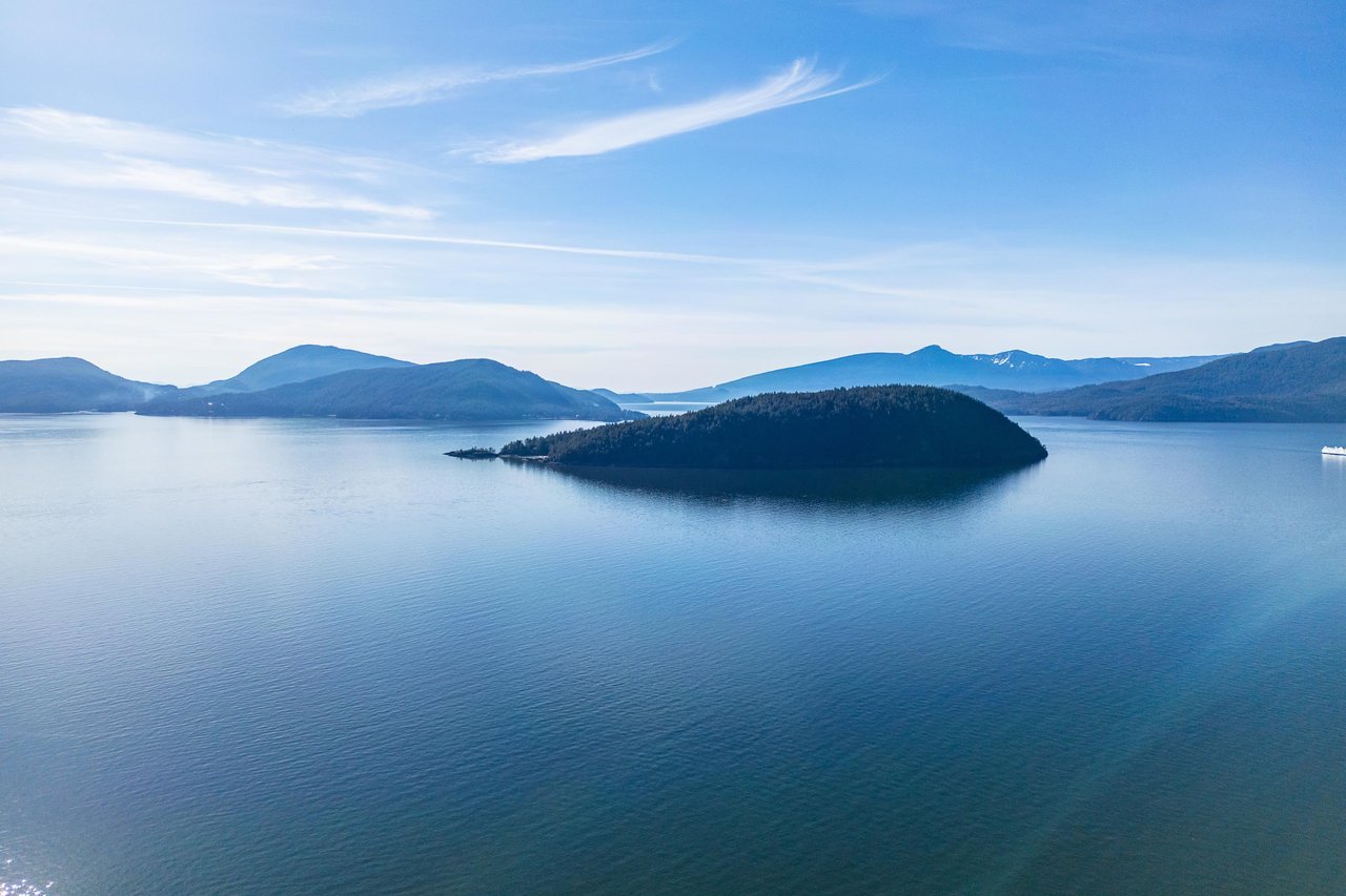 5383 Howe Sound