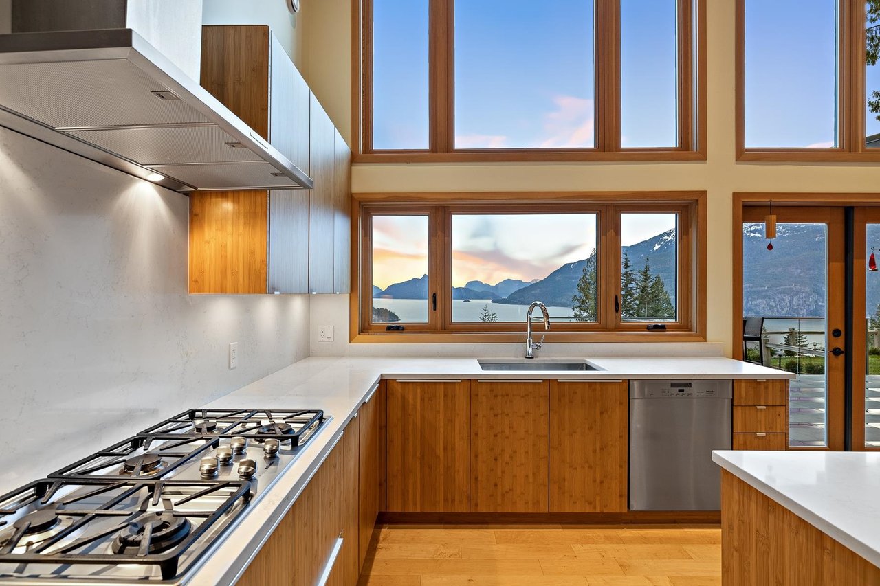 1090 Goat Ridge Dr