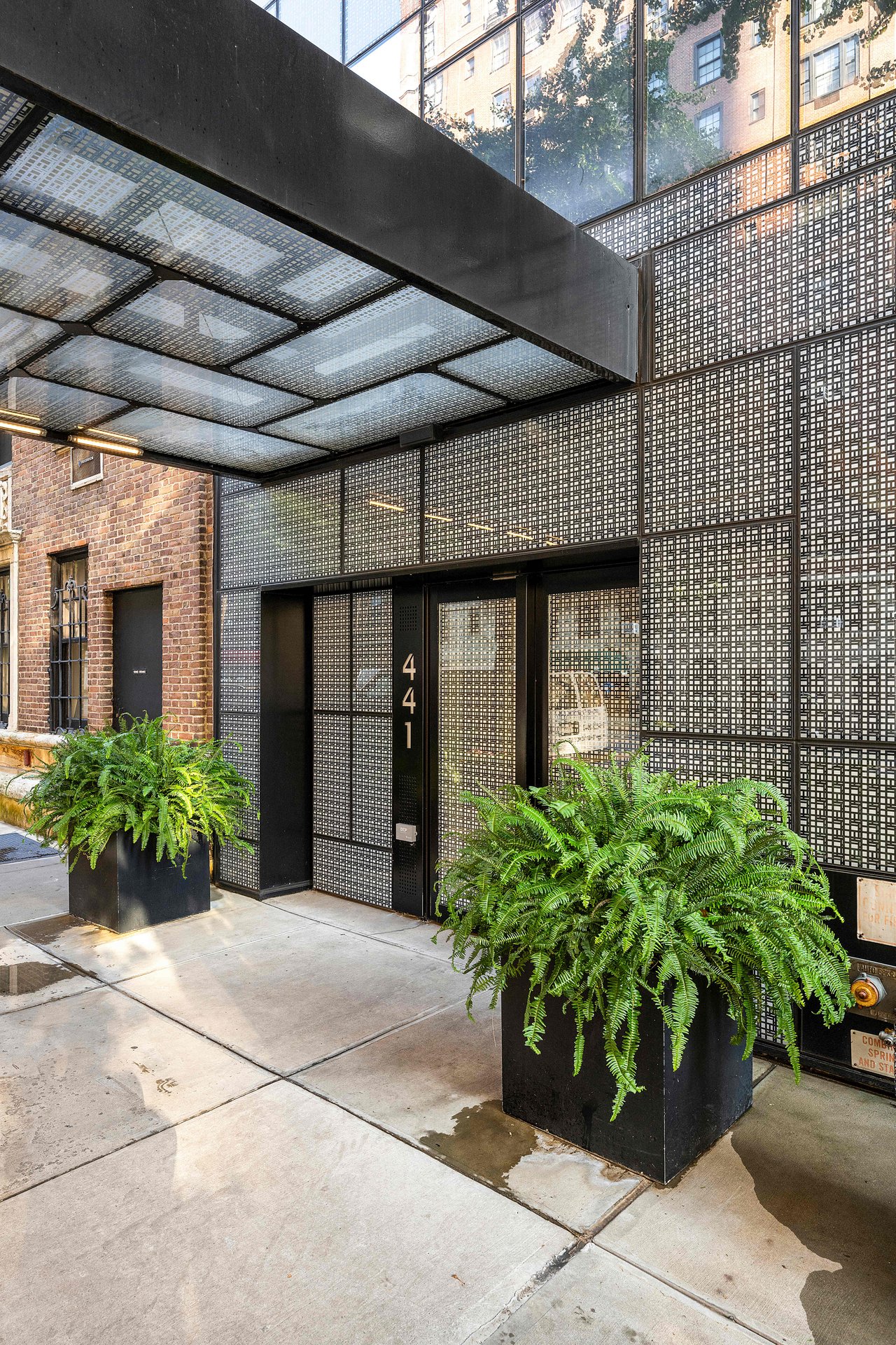 441 East 57th Street Unit: 1