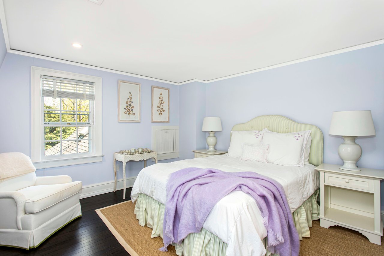 COLONIAL IN PRIME LOCATION
