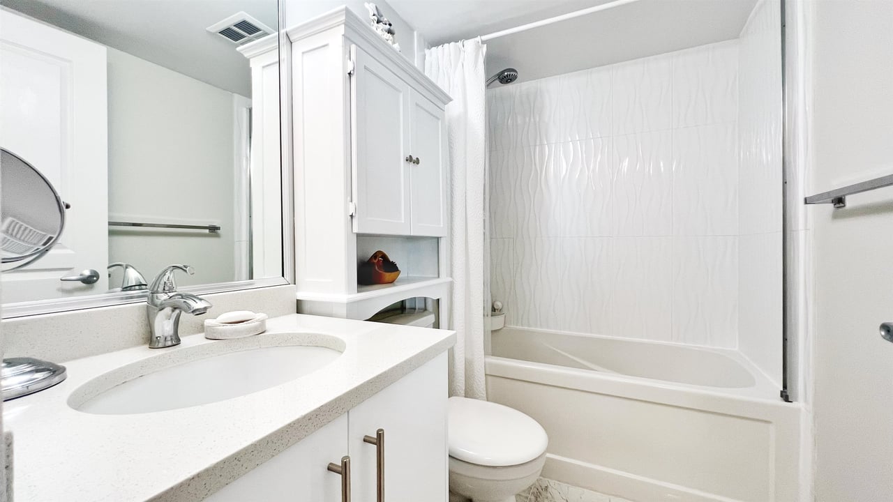 905-3438 Vanness Ave