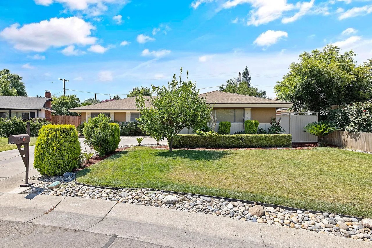 1207 W Cambridge Dr