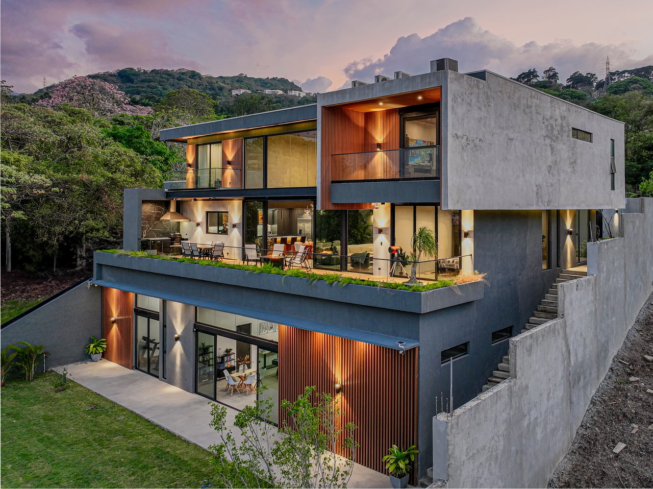 Panoramic City View Estate Home, Escazu, San Jose