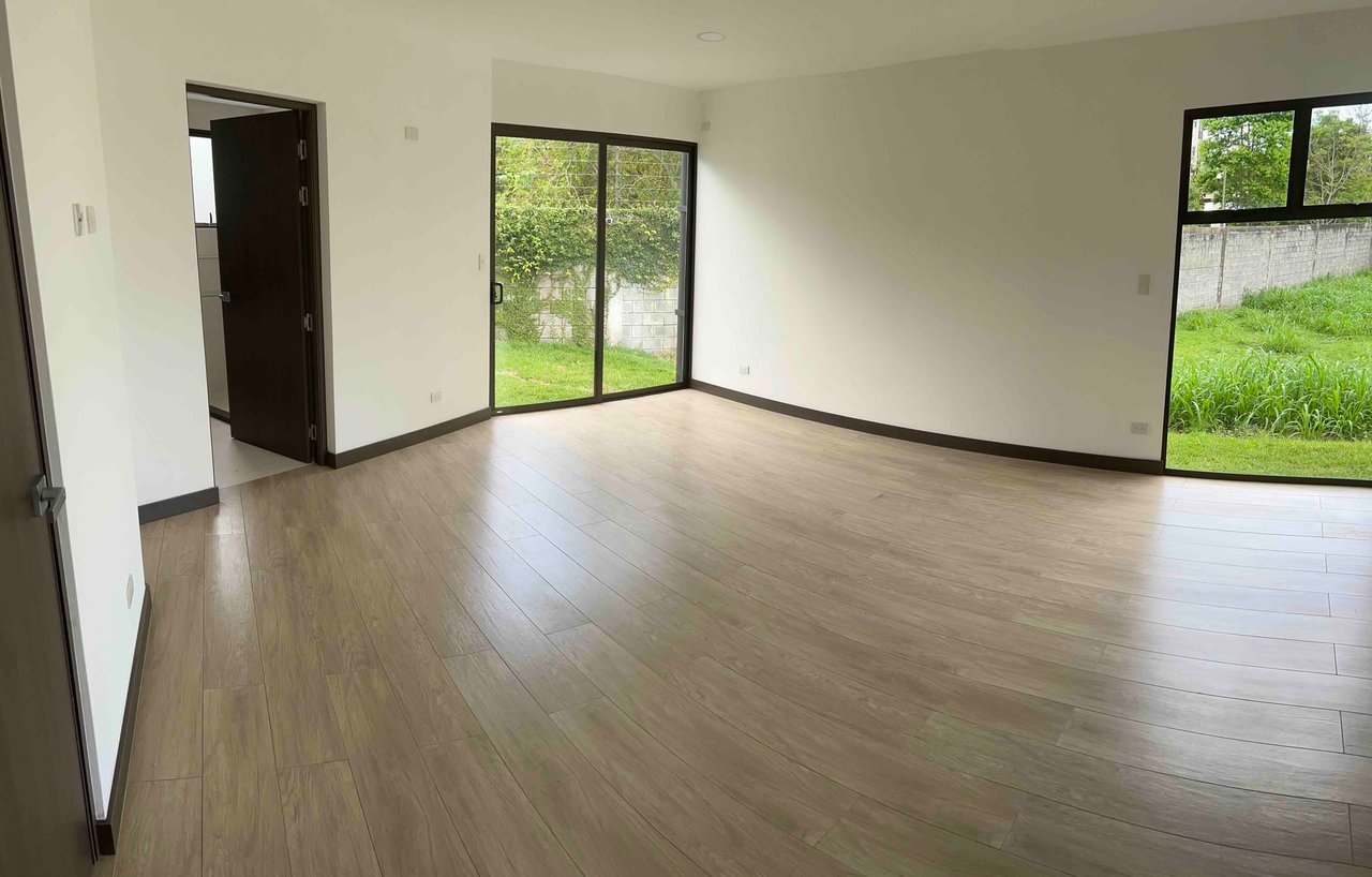 Minimalist Inner Patio Home, Curridabat, San Jose