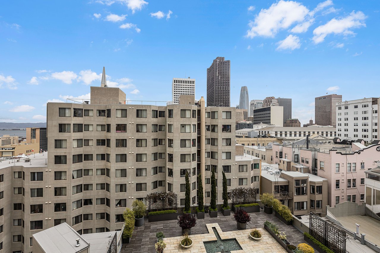 Grand New York-Style Condominium at 840 Powell