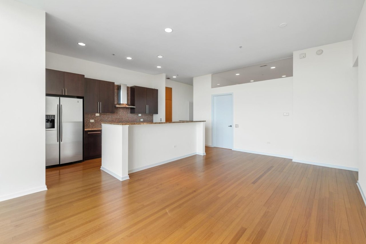 500 W SUPERIOR  Street, Unit 1801
