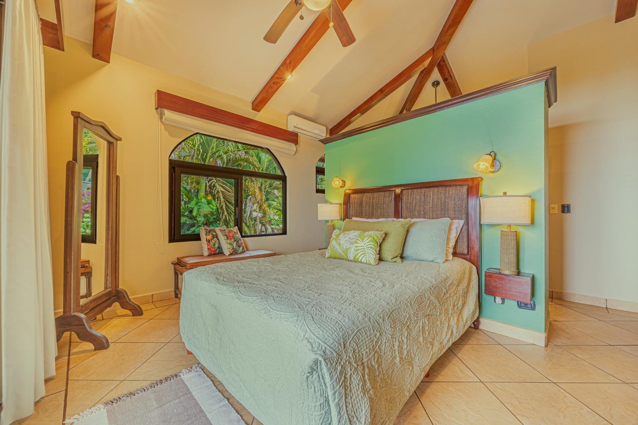 Colonial Oceanfront Rental Estate, Dominical, Puntarenas