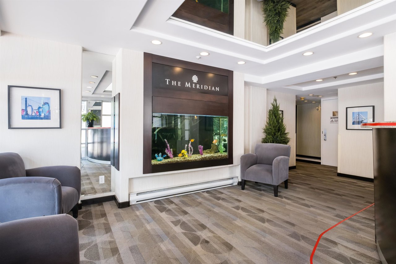 208-910 Beach Avenue, Vancouver