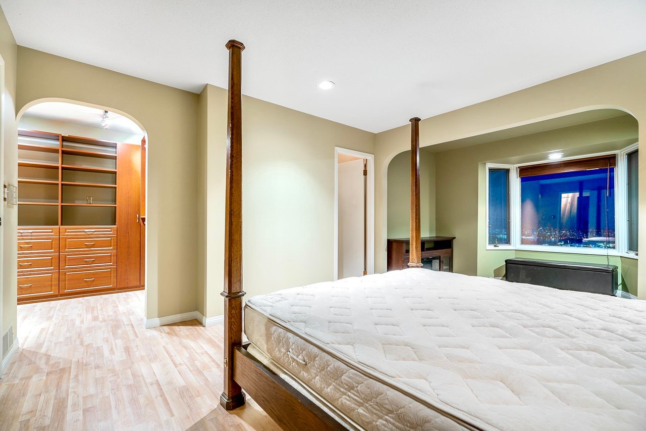 209 Rondoval Cres
