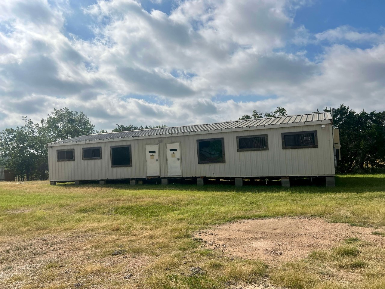 Commercial Warehouse on over 4 acres in Kerrville