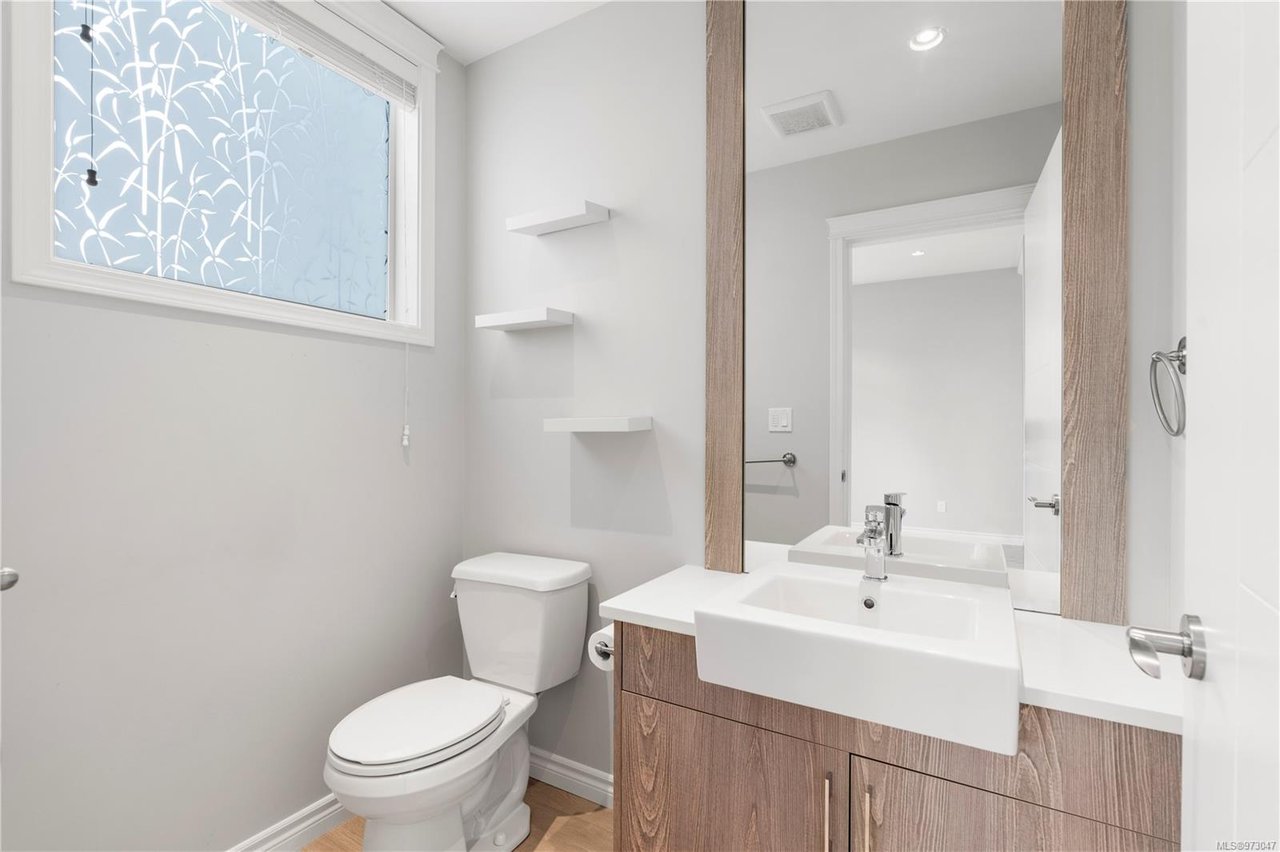 921 Whirlaway Cres