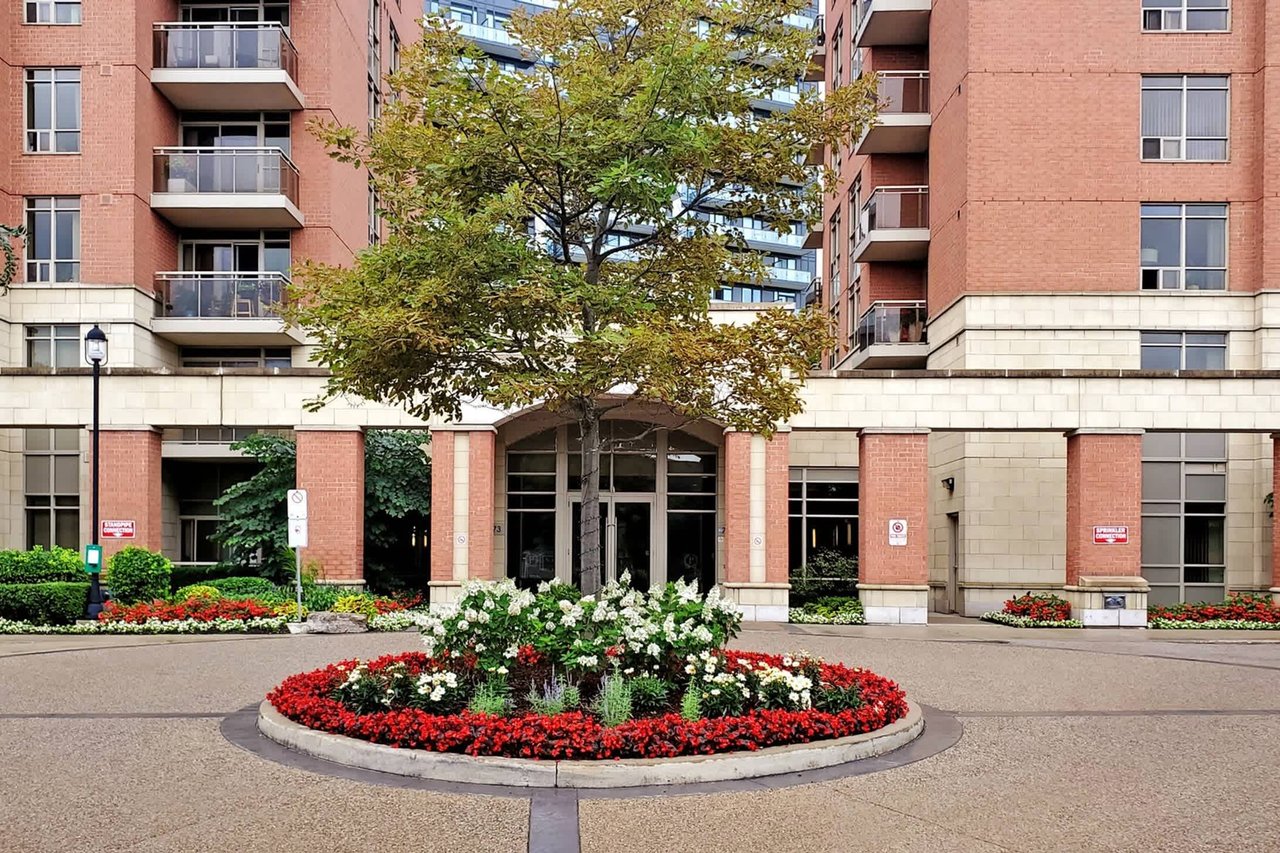 75 King William Cres Unit: LPH13