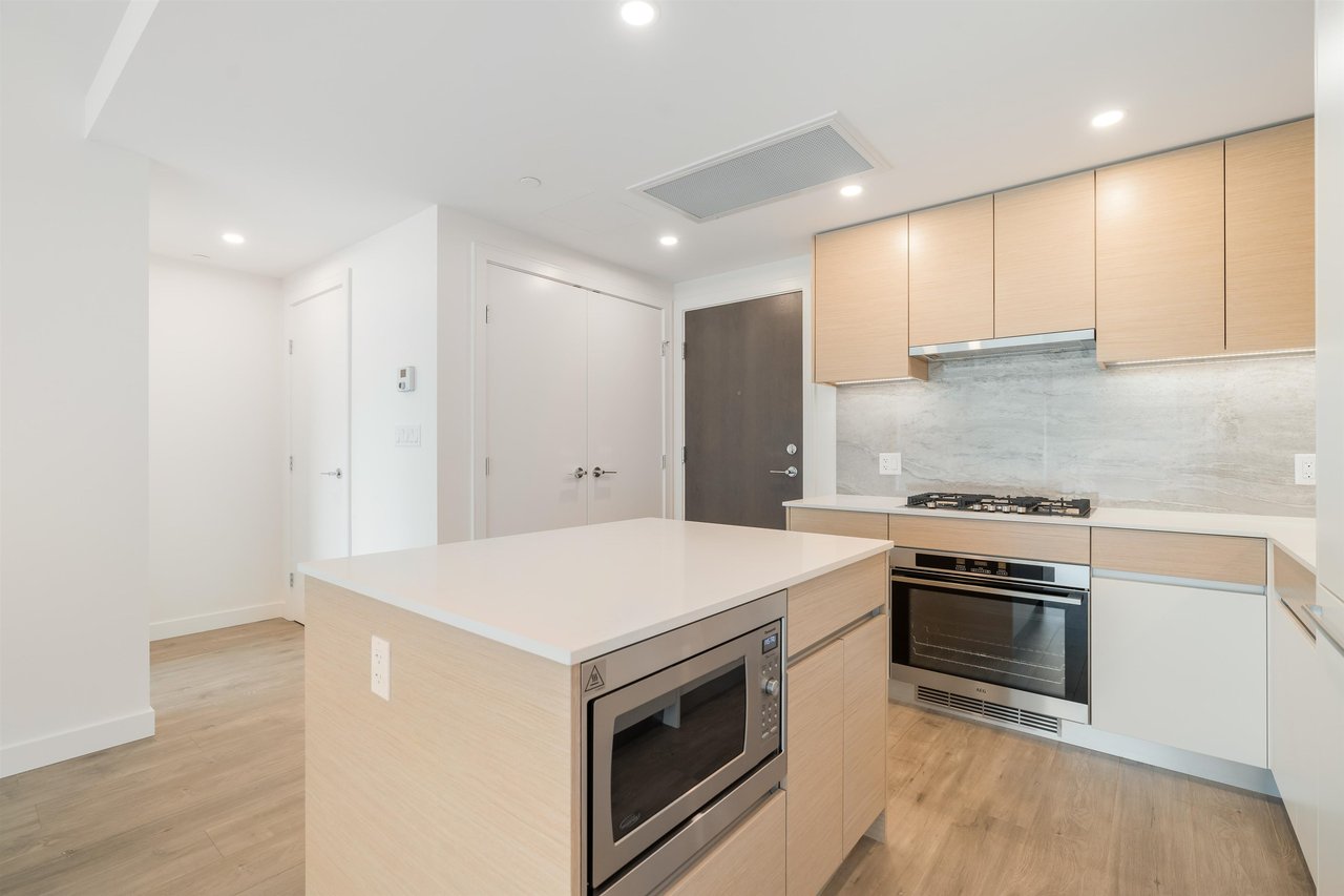 1007-200 Klahanie Ct