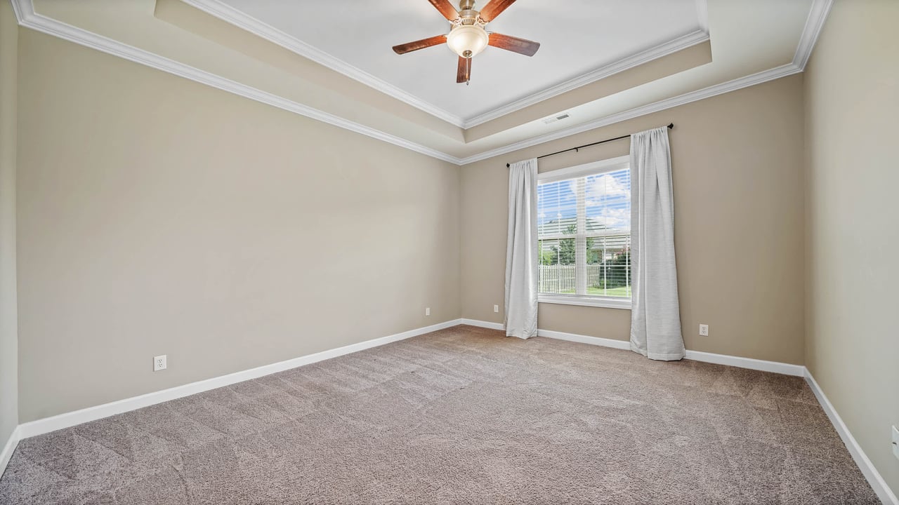 MADISON CITY SCHOOLS! 5BR/4BA house with LOTS of room to enjoy! 