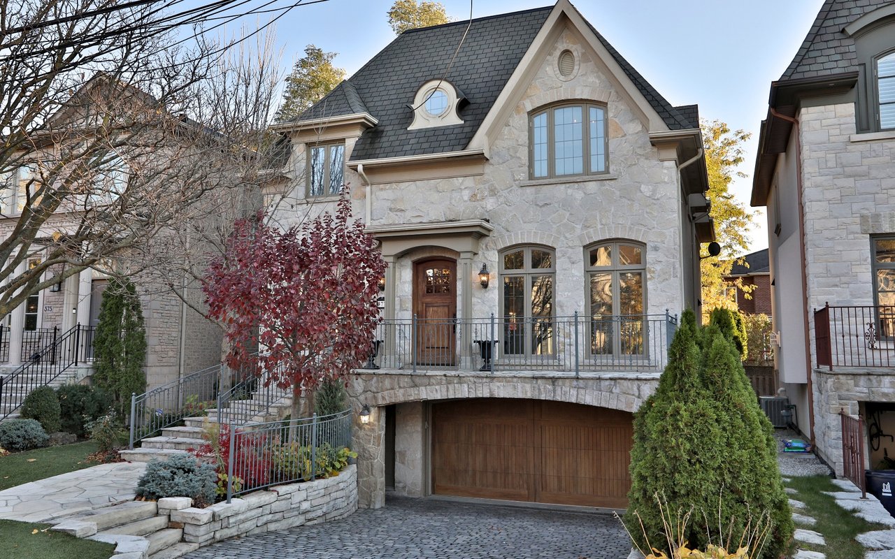 single family home with garage in Bedford Park