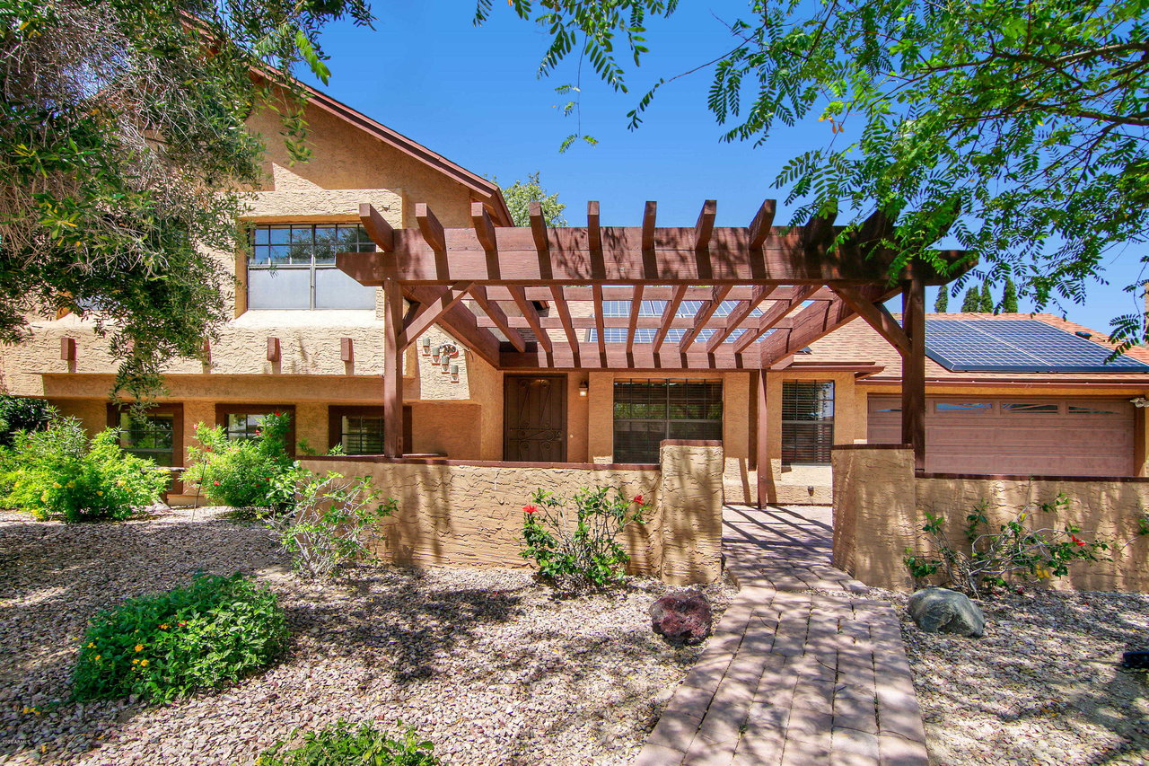 1034 E Kristal Way