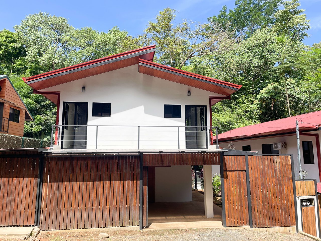 Prime Investment Opportunity: Brand-New Home in Uvita, Close to Beaches and Attractions