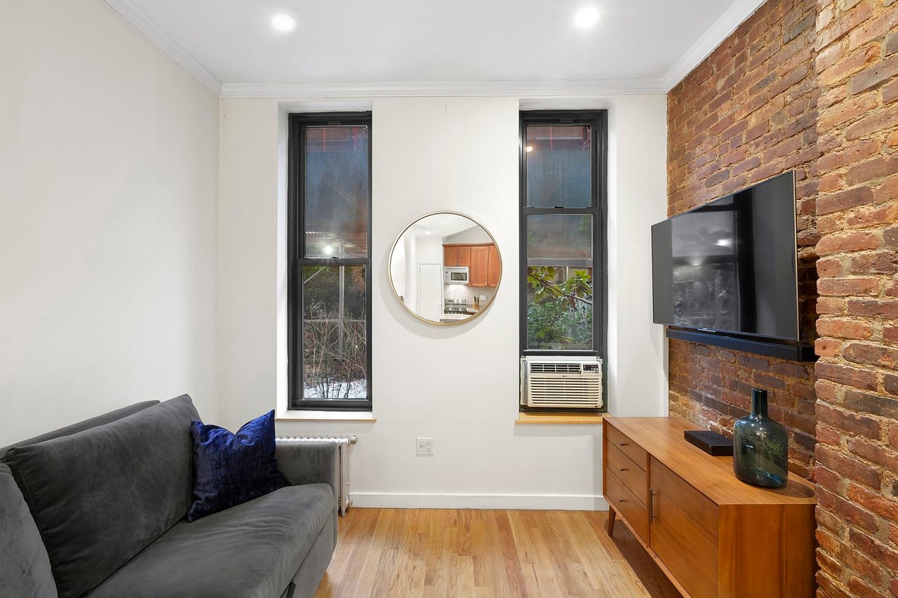 84 Horatio Street, #1C