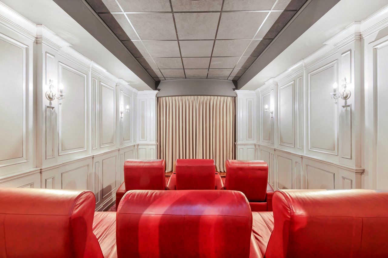 world class home in southeast hinsdale