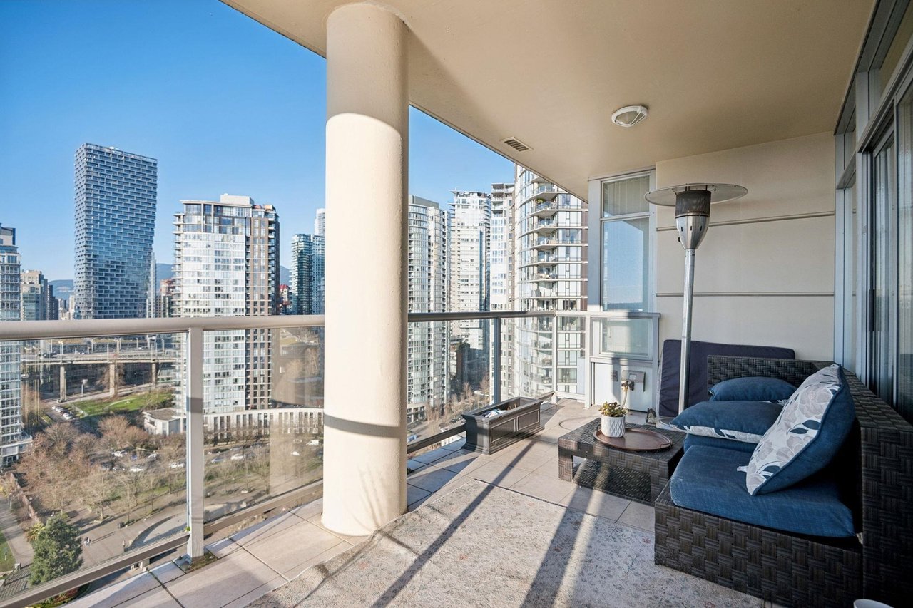 2302-428 Beach Cres