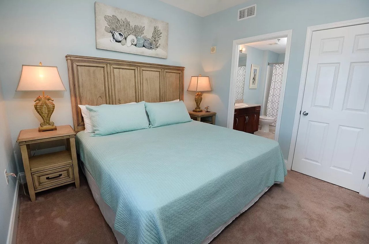 9860 S Thomas Drive Unit 1015
