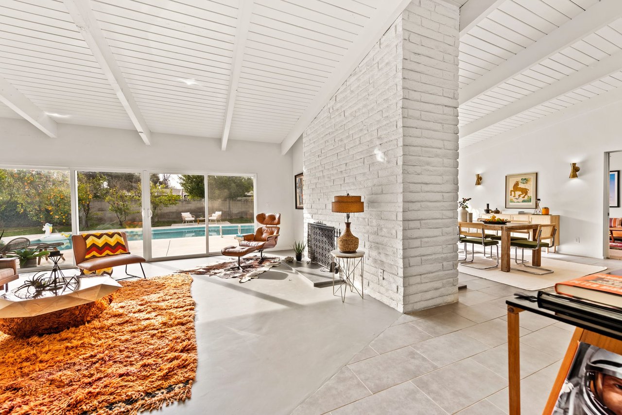 5330 Dubois Ave
