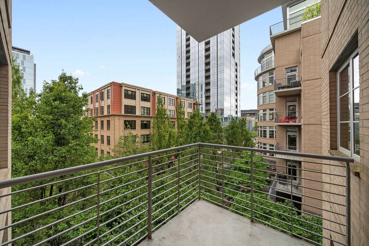 Bridgeport Condominiums 402