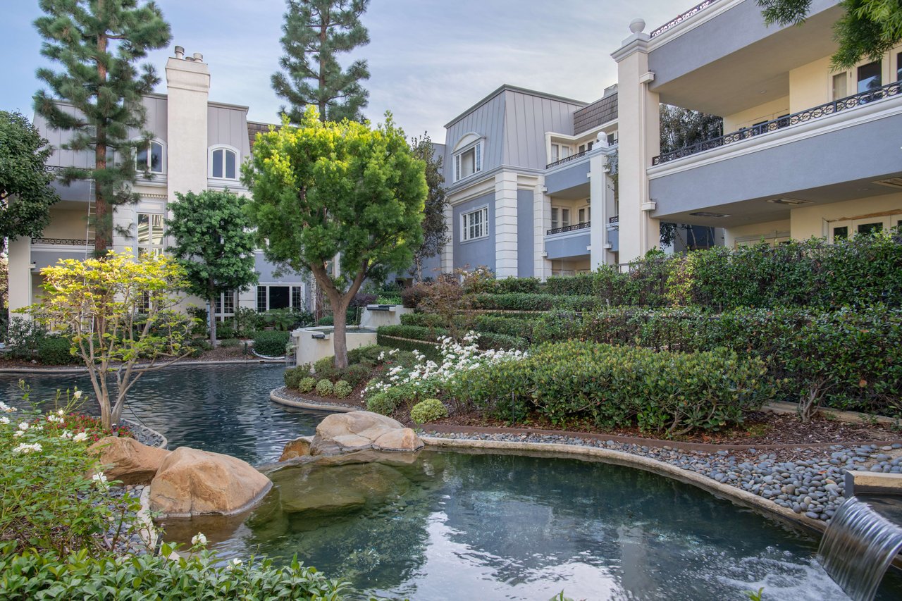 Just Listed in The Le Parc Community - Century City