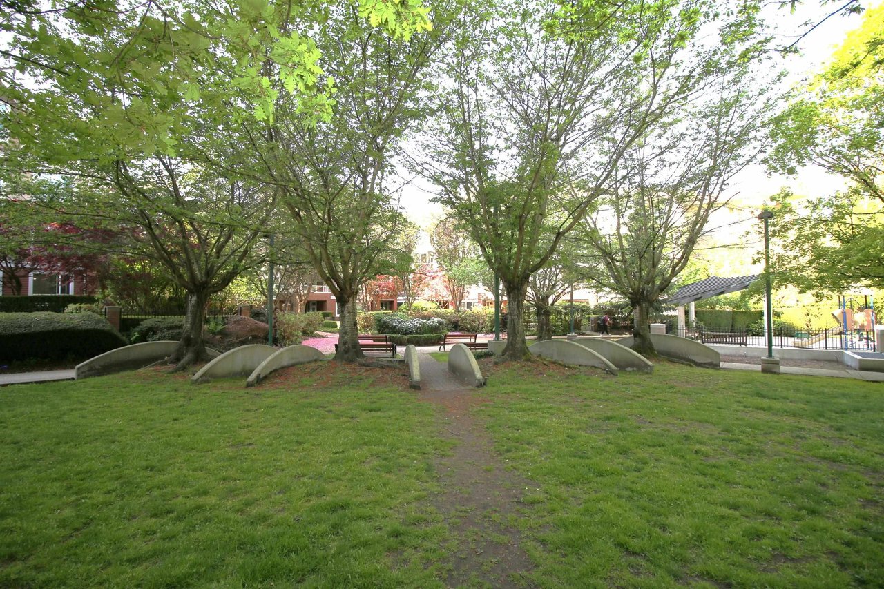 206-3660 Vanness Ave