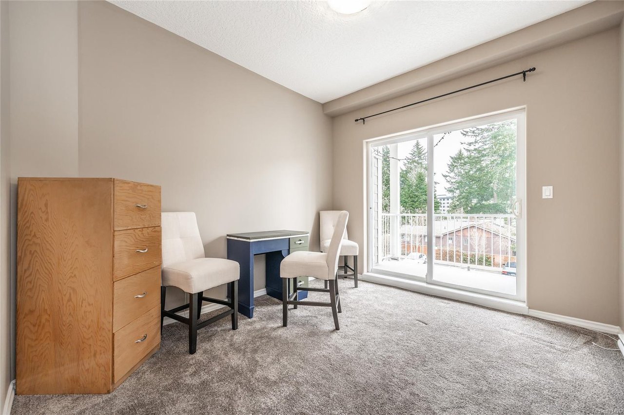 303-2823 Jacklin Rd