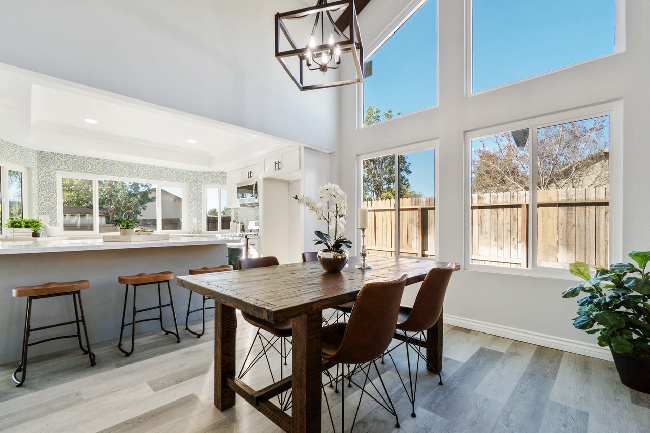5915 Avenida Antigua